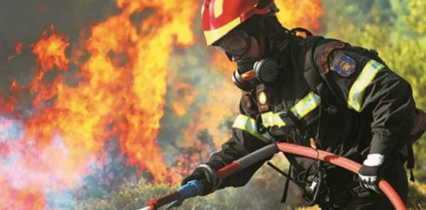 ΥΠΕΘΑ για τη φωτιά: Δεν έχουν αναφερθεί υλικές ζημιές στον Ναύσταθμο Κρήτης