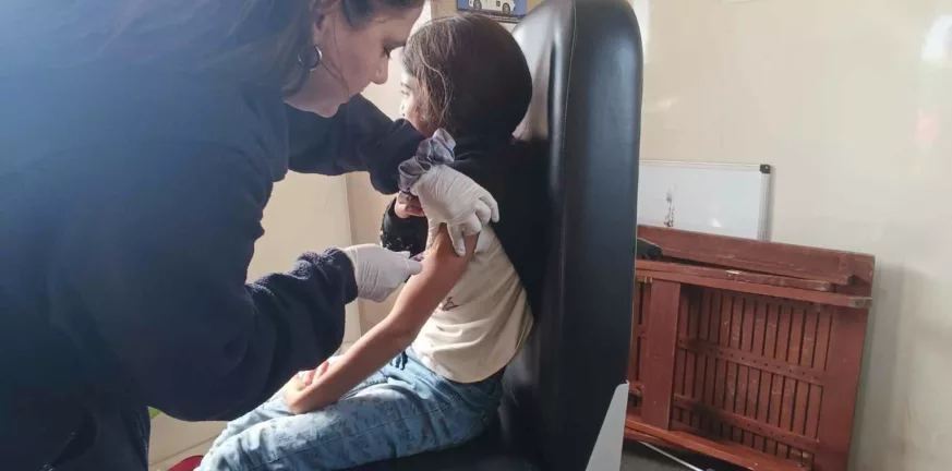 Εμβολιασμός παιδιών ρομά για την ιλαρά στον Δήμο Ζαχάρως - ΦΩΤΟ