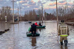 Ρωσία: Οι πλημμύρες απειλούν την πόλη Κουργκάν - Aνεβαίνει η στάθμη του νερού στον ποταμό Τομπόλ