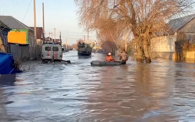 Χιλιάδες άνθρωποι κινδυνεύουν από τις πλημμύρες που πλήττουν τη νότια Ρωσία