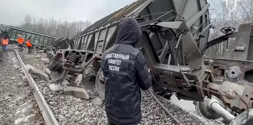 Τραγωδία στη Ρωσία: Τουλάχιστον οκτώ νεκροί από σύγκρουση επιβατικής αμαξοστοιχίας με λεωφορείο
