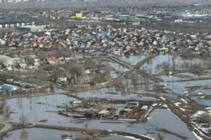 Ρωσία: Πάνω από 4.000 άτομα απομακρύνθηκαν από περιοχές στα Ουράλια λόγω κατάρρευσης φράγματος