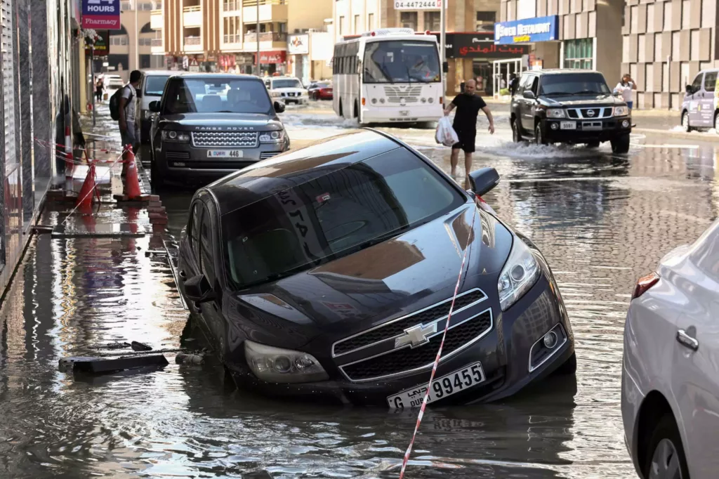 Record floods in Dubai and drop of more than 26 degrees in 24 hours in Slovenia