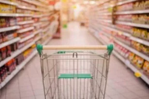 Σούπερ μάρκετ: Μειώθηκαν οι τιμές τον Ιούνιο