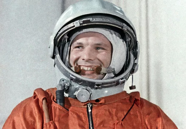 Σαν σήμερα 12 Απριλίου 1961 ο Ρώσος κοσμοναύτης Γιούρι Γκαγκάριν γίνεται ο πρώτος άνθρωπος που μπαίνει σε τροχιά γύρω από τη Γη - Δείτε τι άλλο συνέβη