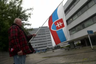 Ακραία πολιτική πόλωση στη Σλοβακία: Έρευνα για μηνύματα μίσους κατά πολιτικών, σχηματίζονται δικογραφίες