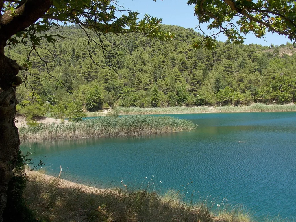 Πρωτομαγιά στα Καλάβρυτα: 5 λόγοι που θα σε κάνουν να αφήσεις την πόλη χωρίς δεύτερη σκέψη