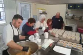 Πάσχα 2024: Ιερή στήριξη στους ευπαθείς με 2.500 γεύματα - Πόσα δίνει ο Δήμος