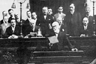 Σαν σήμερα 23 Μαϊου 1911 ψηφίζεται το νέο Σύνταγμα της Ελλάδας, δείτε τι άλλο συνέβη