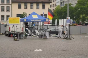 Γερμανία: Παλεύει για τη ζωή του ο αστυνομικός που δέχτηκε μαχαιριά στο λαιμό ΒΙΝΤΕΟ