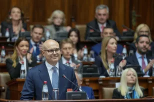 Σερβία: Έλαβε ψήφο εμπιστοσύνης η νέα κυβέρνηση του Μίλος Βούτσεβιτς