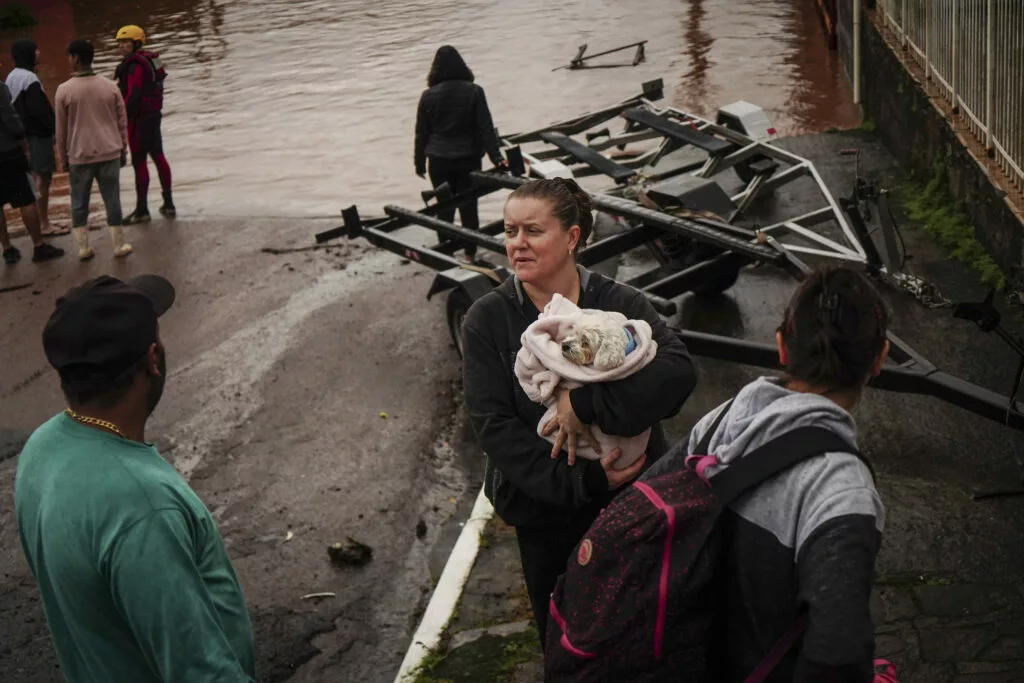 Brazil: At least 37 dead and more than 70 missing from floods