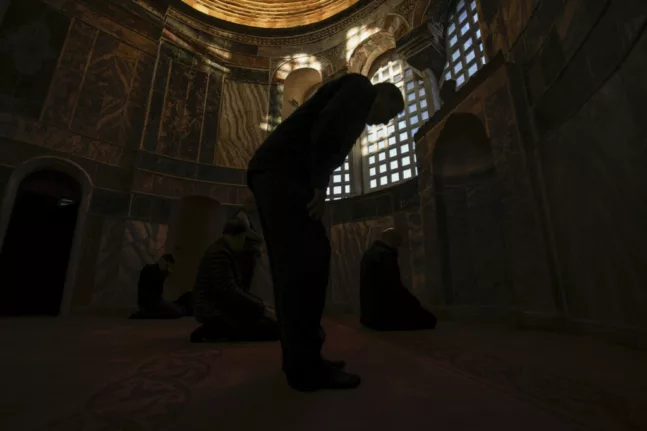 Τουρκία: Μεγάλη προσέλευση στην πρώτη προσευχή στη Μονή της Χώρας που έγινε τζαμί