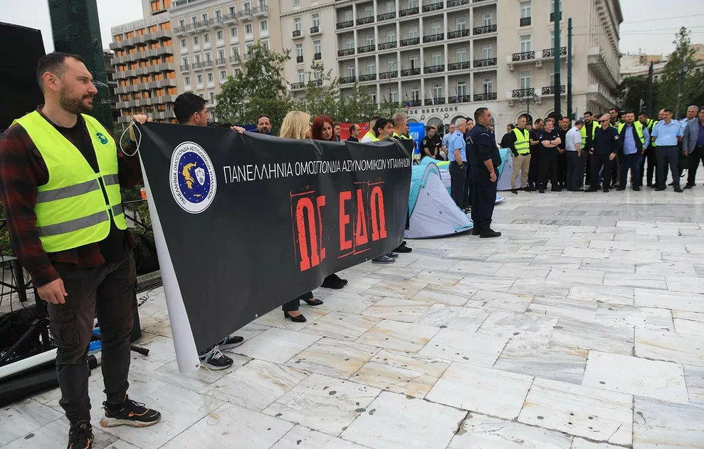 Police protest outdoors the Parliament: They arrange tents, what they need PHOTOS
 – 2024-05-21 00:25:45