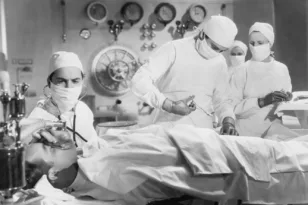 Σαν σήμερα 10 Μαϊου 1902 Έλληνας χειρουργός αφαιρεί με επιτυχία από ασθενή το δεξιό νεφρό του, δείτε τι άλλο συνέβη