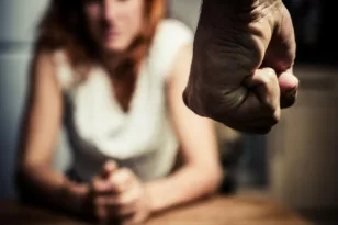 Ενδοοικογενειακή βία: Έξαρση των περιστατικών καταγράφηκε τις ημέρες των εορτών