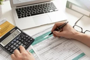 Φορολογικές δηλώσεις 2024: Σωρεία λαθών, «πονοκέφαλος» για φορολογούμενους και λογιστές η προσυμπληρωμένη διαδικασία