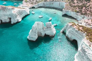 Διακοπές: Αυτές τις 12 τουριστικές παγίδες πρέπει να αποφύγετε στα ελληνικά νησιά