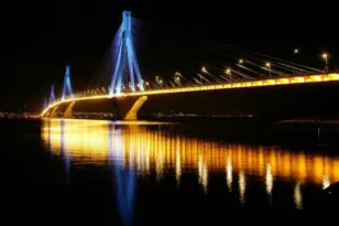 Γιατί φωταγωγείται απόψε η Γέφυρα Ρίου – Αντιρρίου
