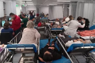 Νοσοκομείο Γεννηματάς: Τι απαντά η 1η ΥΠΕ για τις φωτογραφίες με τα φορεία στο παθολογικό ιατρείο των ΤΕΠ