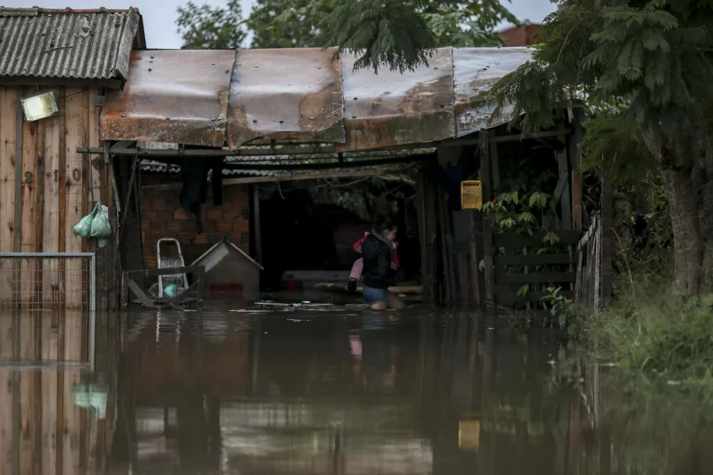 Indonesia: Deadly floods with at least 15 dead