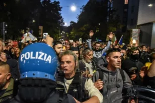 Ιταλία: Συγκρούσεις αστυνομίας-φοιτητών έξω από συνέδριο που συμμετείχε ο Πάπας
