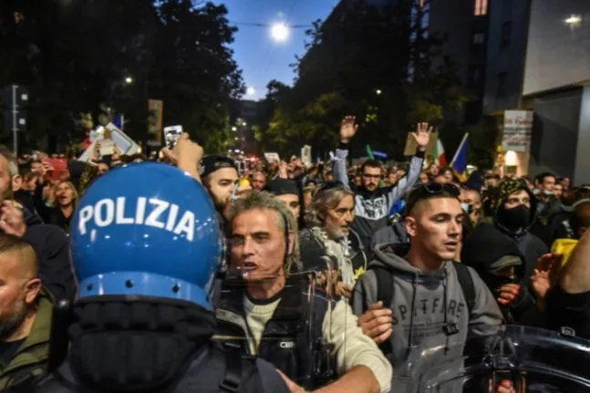 Ιταλία: Συγκρούσεις αστυνομίας-φοιτητών έξω από συνέδριο που συμμετείχε ο Πάπας