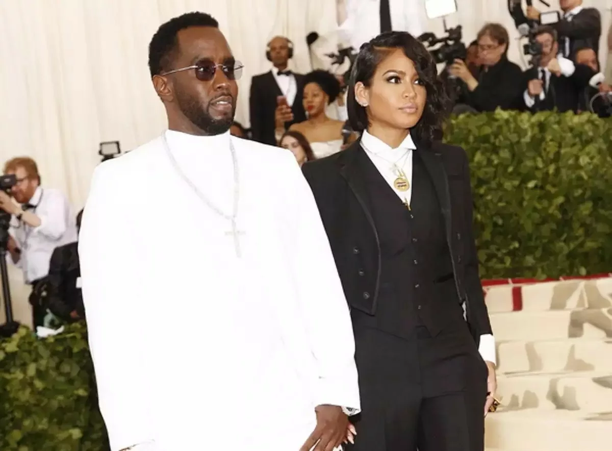 Puff Daddy: Cruel video shows him badly beating his ex-partner in a hotel hallway
 – 2024-07-16 06:07:50