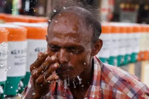 Ινδία: Στους 56 οι νεκροί από τον καύσωνα