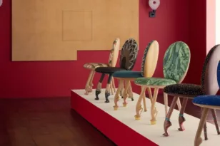 Ο Christian Louboutin και ο Pierre Yovanovitch δημιούργησαν εννέα καρέκλες που «φορούν» ψηλοτάκουνα