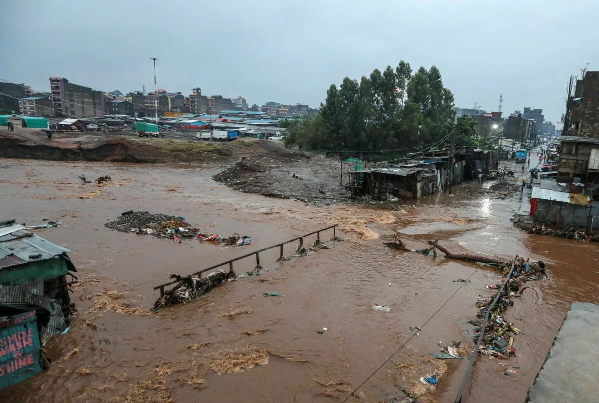 Kenya and Tanzania on cyclone alert amid deadly floods