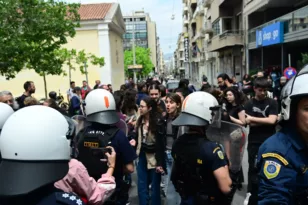 Έληξε η κατάληξη της νομικής σχολής της Αθήνας μετά απο επιχείρηση της αστυνομίας,27 προσαγωγές