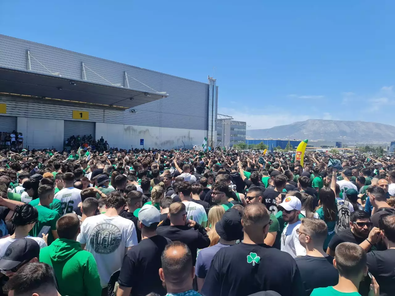 Chaos on the airport for the arrival of the European champions PHOTOS
 – 2024-05-29 11:24:21