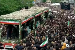 Ραϊσί: Εκατοντάδες χιλιάδες Ιρανοί στους δρόμους της Τεχεράνης για την κηδεία του ΦΩΤΟ – ΒΙΝΤΕΟ
