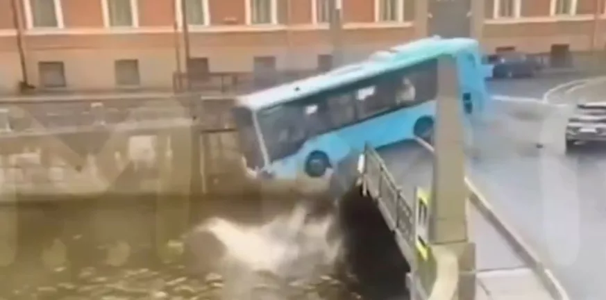 ρωσία,λεωφορείο,επιβάτες,ποτάμι
