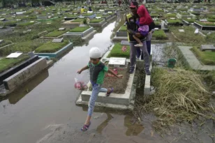 Ινδονησία: Ξεπέρασαν τους 40 οι νεκροί από ξαφνικές πλημμύρες και κατολισθήσεις στη Σουμάτρα