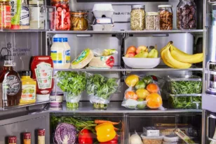 Τα 8 πράγματα που πρέπει να βάλεις στο ψυγείο σου μόλις τα ψωνίσεις