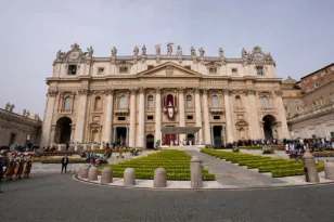Βατικανό: Ζητά από τους πιστούς να είναι επιφυλακτικοί στα θαύματα