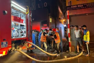 Βιετνάμ: «Φονική» πυρκαγιά σε πολυκατοικία, 14 νεκροί και τρεις τραυματίες ΦΩΤΟ
