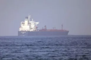 Υεμένη: Ελληνόκτητο πλοίο δέχθηκε πυραυλική επίθεση από τους Χούθι