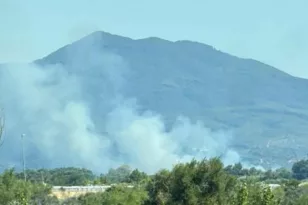 Πυρκαγιά στο Αγγελόκαστρο Αγρινίου-Εκκενώνεται το Αγγελόκαστρο