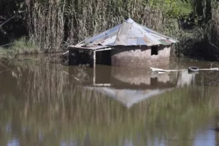 Στους 12 οι νεκροί από τις φονικές πλημμύρες στη Νότια Αφρική ΒΙΝΤΕΟ