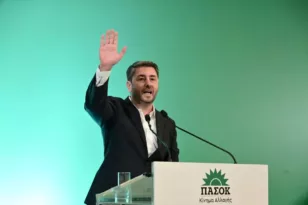 Εκλογές στις 6 Οκτωβρίου στο ΠΑΣΟΚ: Σε ποιους απέδωσε παρασκηνιακές συμμαχίες ο Νίκος Ανδρουλάκης