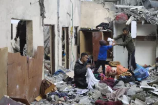 Γάζα: Ισραηλινοί άνοιξαν πυρ κατά Παλαιστινίων που στριμώχνονταν για ανθρωπιστική βοήθεια