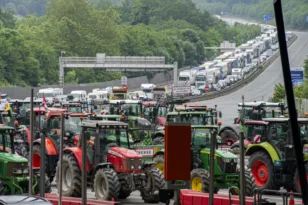 Ισπανία – Γαλλία: Αγρότες έκλεισαν τα σύνορα με «φόντο» τις φτηνές εισαγωγές τροφίμων