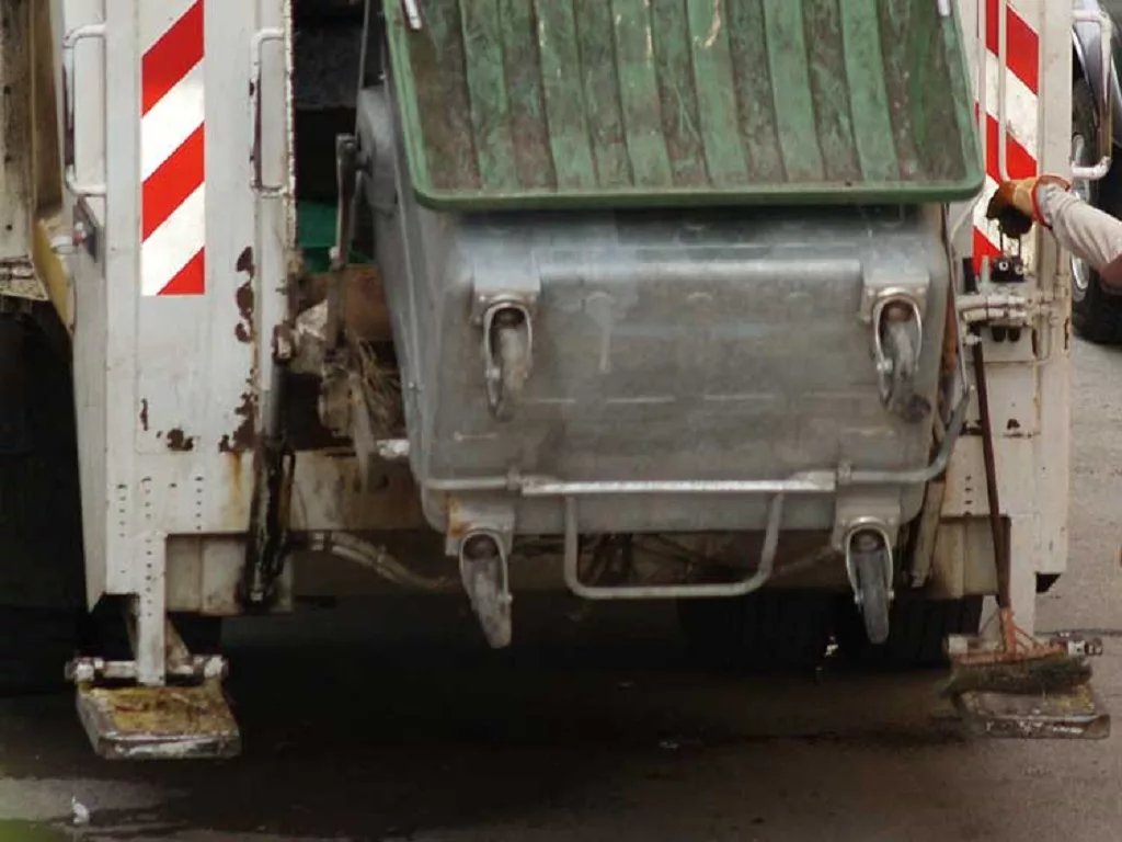 Horror in Perama: a 44-year-old woman reported that she was raped by her colleague in a garbage truck