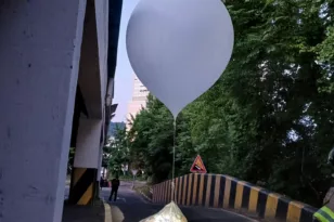 Νότια Κορέα: Απέστειλαν στη Β. Κορέα μπαλόνια με φυλλάδια κατά του Κιμ Γιονγκ Ουν ΦΩΤΟ