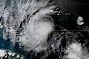 Τυφώνας Μπέριλ: Αναβαθμίστηκε στην κατηγορία 4 απειλώντας την Καραϊβική