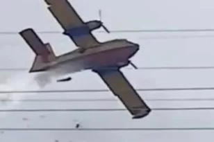 Φωτιά στο Αντίρριο: Canadair βρήκε σε δέντρο και έσπασε κλαριά – Είχε Άγιο το πλήρωμα ΒΙΝΤΕΟ