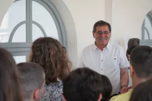 Ο Κ. Πελετίδης σε ρόλο ξεναγού στο νέο Δημαρχείο ΦΩΤΟ